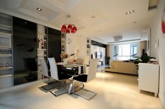 �����̰�ɫ���Ժ��s�Ҿ�